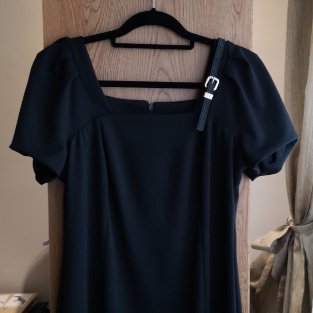 Versatile midi black dress